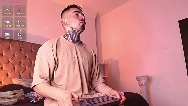 Dallas Whitee online show from June 19, 8:14 pm