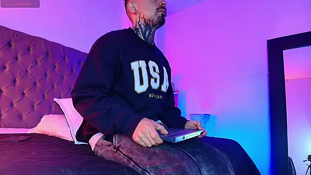 Dallas Whitee online show from April 19, 12:28 pm