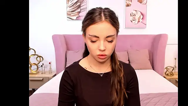 MyEvelin online show from April 8, 3:19 am