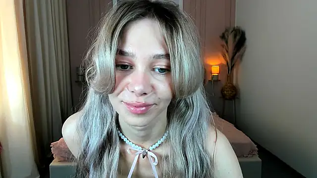 LuluAlis online show from May 2, 2:55 pm
