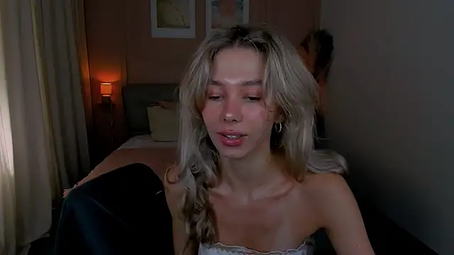 LuluAlis online show from June 17, 1:21 pm