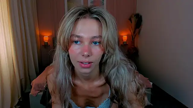 LuluAlis online show from May 29, 1:28 pm