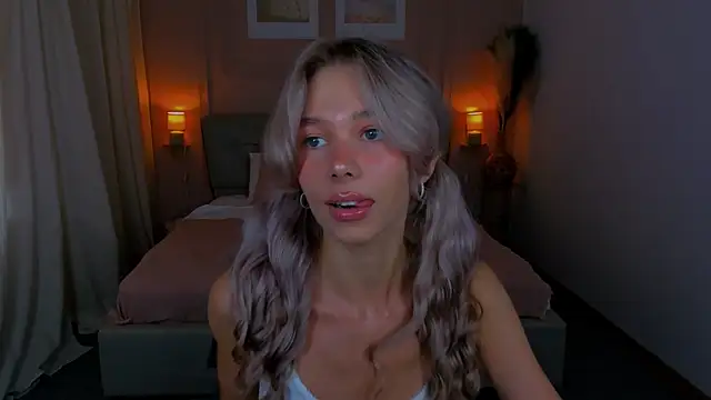 LuluAlis online show from July 9, 3:22 pm