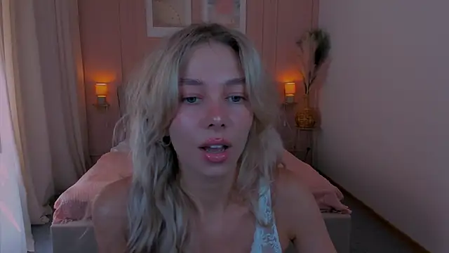 LuluAlis online show from June 26, 1:39 pm