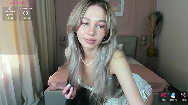 LuluAlis online show from March 24, 1:55 pm