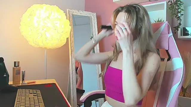 LuluAlis online show from March 10, 1:59 pm