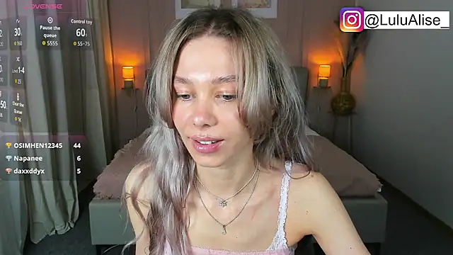 LuluAlis online show from April 13, 1:37 pm