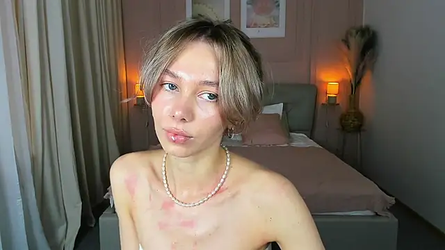 LuluAlis online show from March 18, 1:57 pm