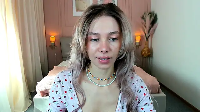 LuluAlis online show from April 26, 12:57 pm