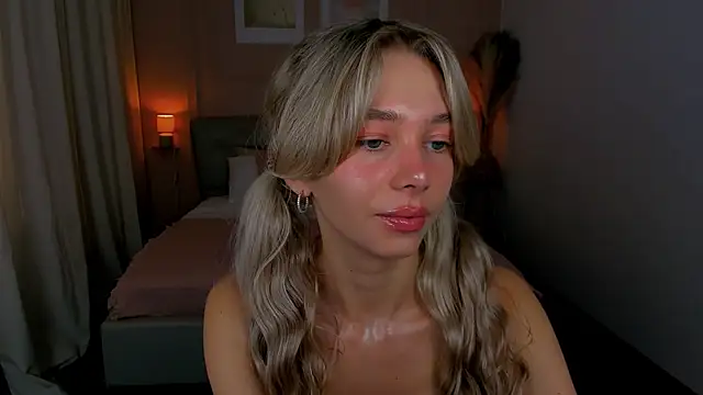 LuluAlis online show from June 19, 2:01 pm
