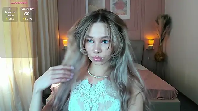 LuluAlis online show from March 22, 2:18 pm