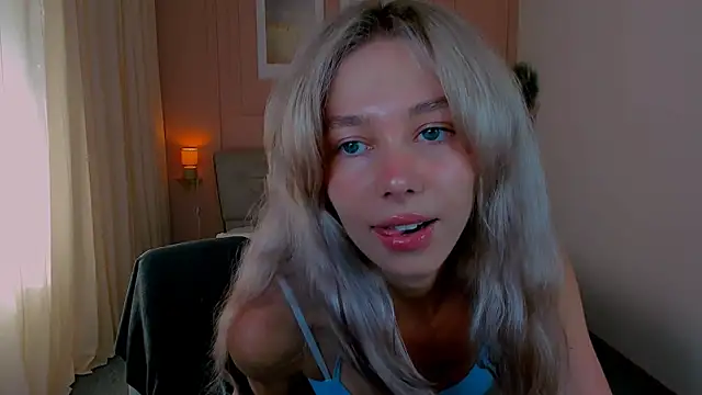LuluAlis online show from May 21, 1:52 pm