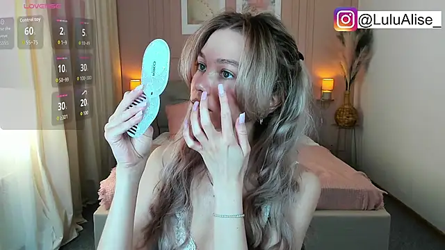 LuluAlis online show from April 9, 1:39 pm