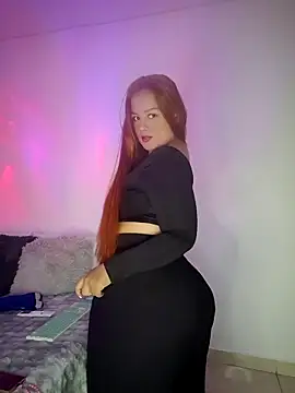 Snapshot of Foxylisaflores chatting on May 29, 1:28 pm Foxylisaflores online show from May 29, 1:28 pm