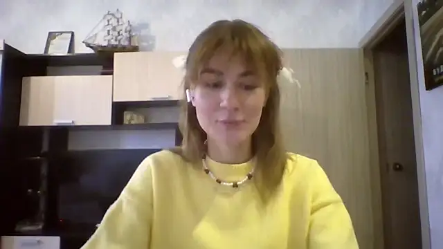 ElenoreHolguin online show from April 10, 9:16 am