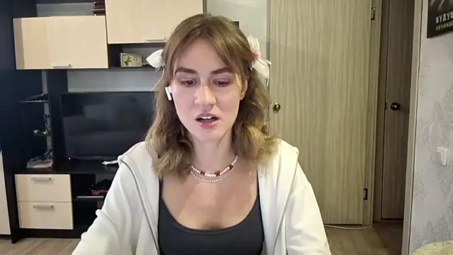 ElenoreHolguin online show from April 8, 8:38 am