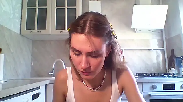 ElenoreHolguin online show from April 15, 9:15 am