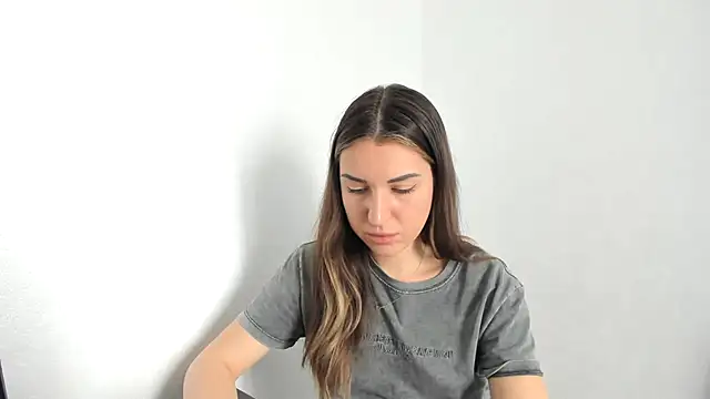 summmmersky1 online show from March 30, 8:49 am