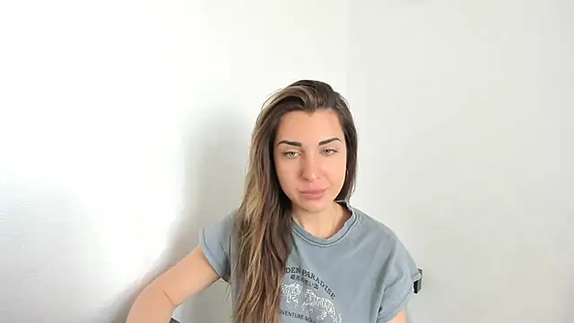 summmmersky1 online show from April 10, 12:34 pm