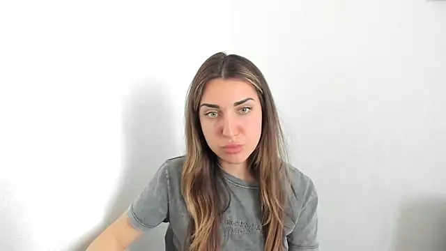 summmmersky1 online show from March 15, 1:51 pm