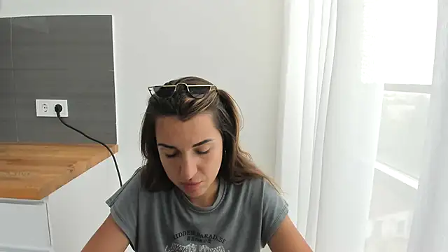 summmmersky1 online show from June 30, 10:37 am