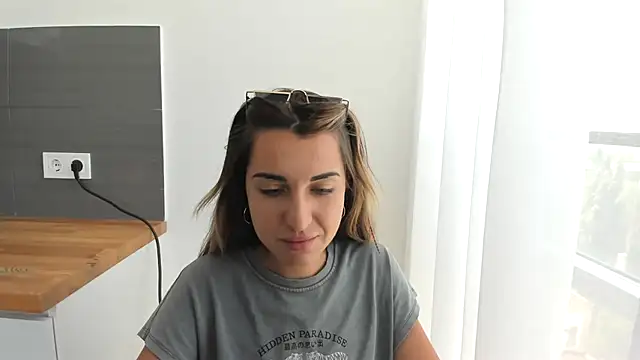 summmmersky1 online show from June 23, 12:36 pm