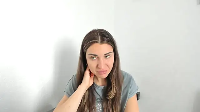 summmmersky1 online show from April 9, 11:27 am