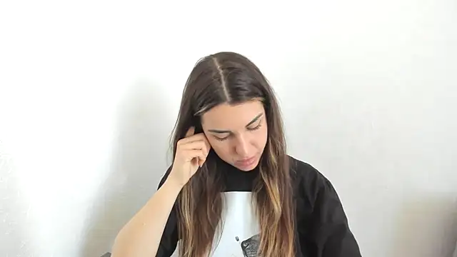 summmmersky1 online show from March 10, 11:36 am