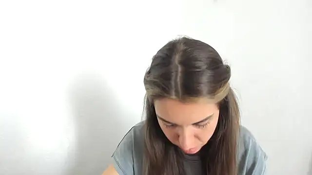 summmmersky1 online show from March 28, 8:37 am