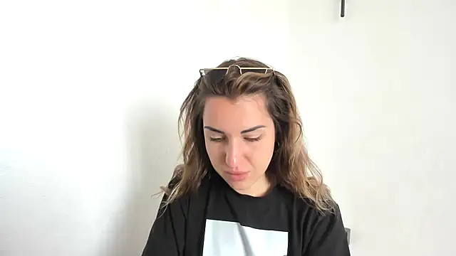 summmmersky1 online show from April 16, 7:53 am