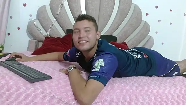 sven fox723 online show from May 18, 1:38 pm