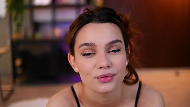 Lena Laurent online show from April 18, 9:44 am