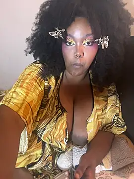 Snapshot of juicy_janet chatting on June 11, 4:53 am juicy janet online show from June 11, 4:53 am