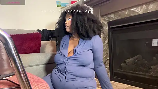 Snapshot of juicy_janet chatting on April 28, 5:28 pm juicy janet online show from April 28, 5:28 pm