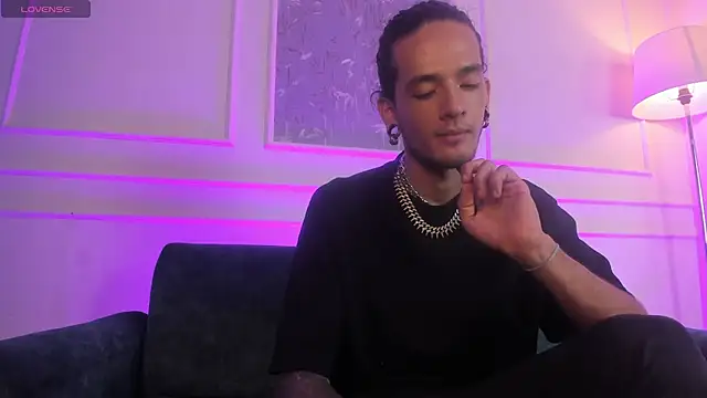 Snapshot of Skinny_Mac chatting on June 4, 5:50 pm Skinny Mac online show from June 4, 5:50 pm