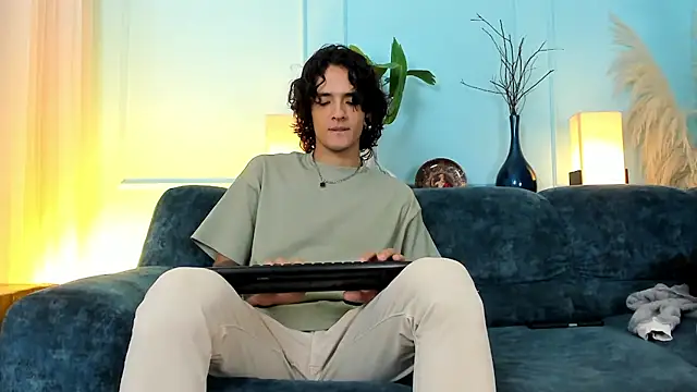 Skinny Mac online show from April 18, 2:30 pm