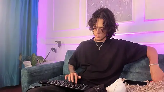 Skinny Mac online show from April 14, 1:05 pm