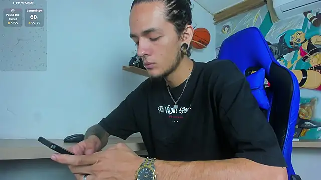 Snapshot of Skinny_Mac chatting on May 8, 12:42 pm Skinny Mac online show from May 8, 12:42 pm