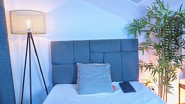 liorasterling online show from April 21, 7:31 pm