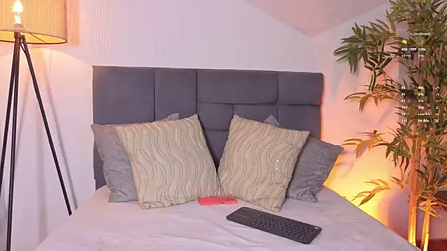 liorasterling online show from April 13, 7:18 pm