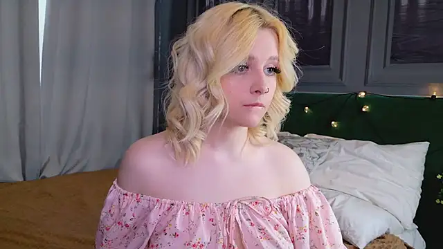 Sabrina Roose online show from March 24, 1:33 pm