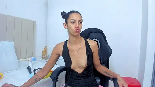 Snapshot of Abril_Castroo chatting on May 12, 12:11 pm Abril Castroo online show from May 12, 12:11 pm
