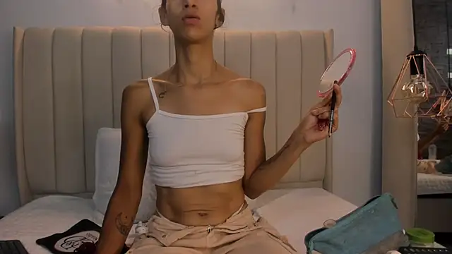 Abril Castroo online show from April 10, 12:01 pm