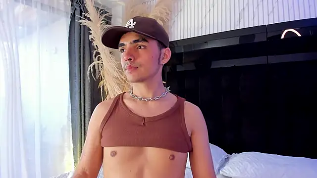 NicoKinggs  online show from June 15, 10:53 pm