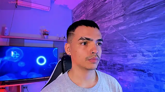 NicoKinggs  online show from April 15, 1:04 pm