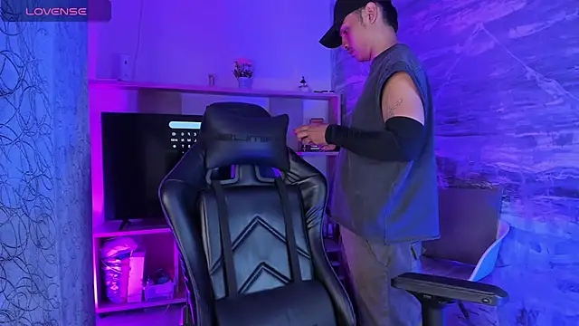 NicoKinggs  online show from April 8, 1:45 pm