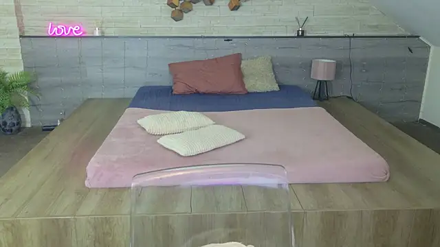 IceBlueBabe online show from April 10, 7:32 pm