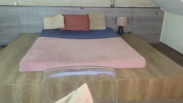 Snapshot of IceBlueBabe chatting on May 7, 7:17 pm IceBlueBabe online show from May 7, 7:17 pm