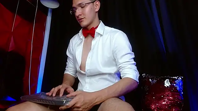 MilanDavid1 online show from April 18, 7:07 pm