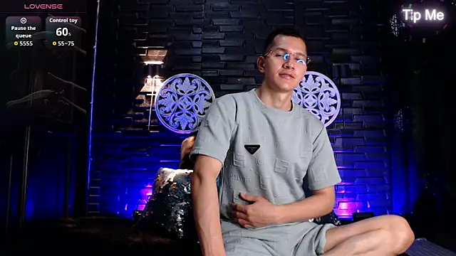 MilanDavid1 online show from April 15, 4:22 pm